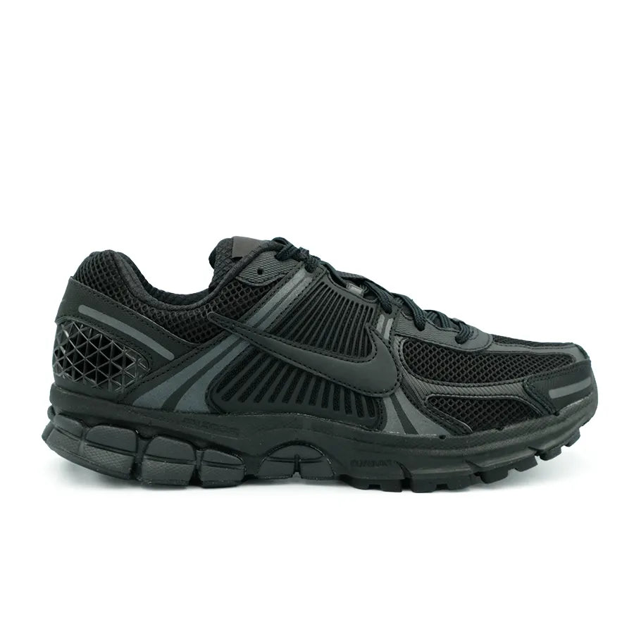 AIR ZOOM VOMERO 5 "TRIPLE BLACK"