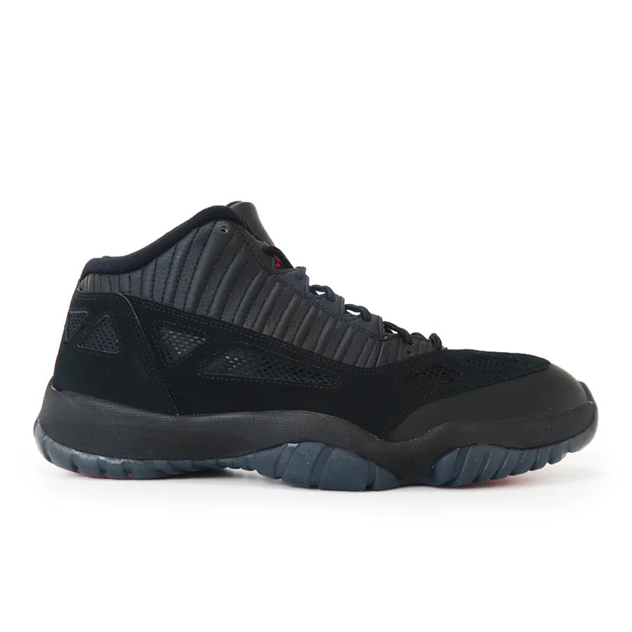 JORDAN 11 IE LOW "REFEREE"