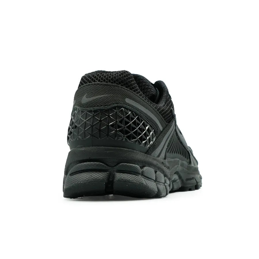 AIR ZOOM VOMERO 5 "TRIPLE BLACK"
