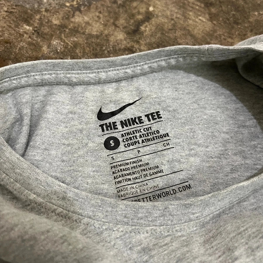 NIKE AIR FORCE 1 COURT PHOTO T-SHIRT GREY