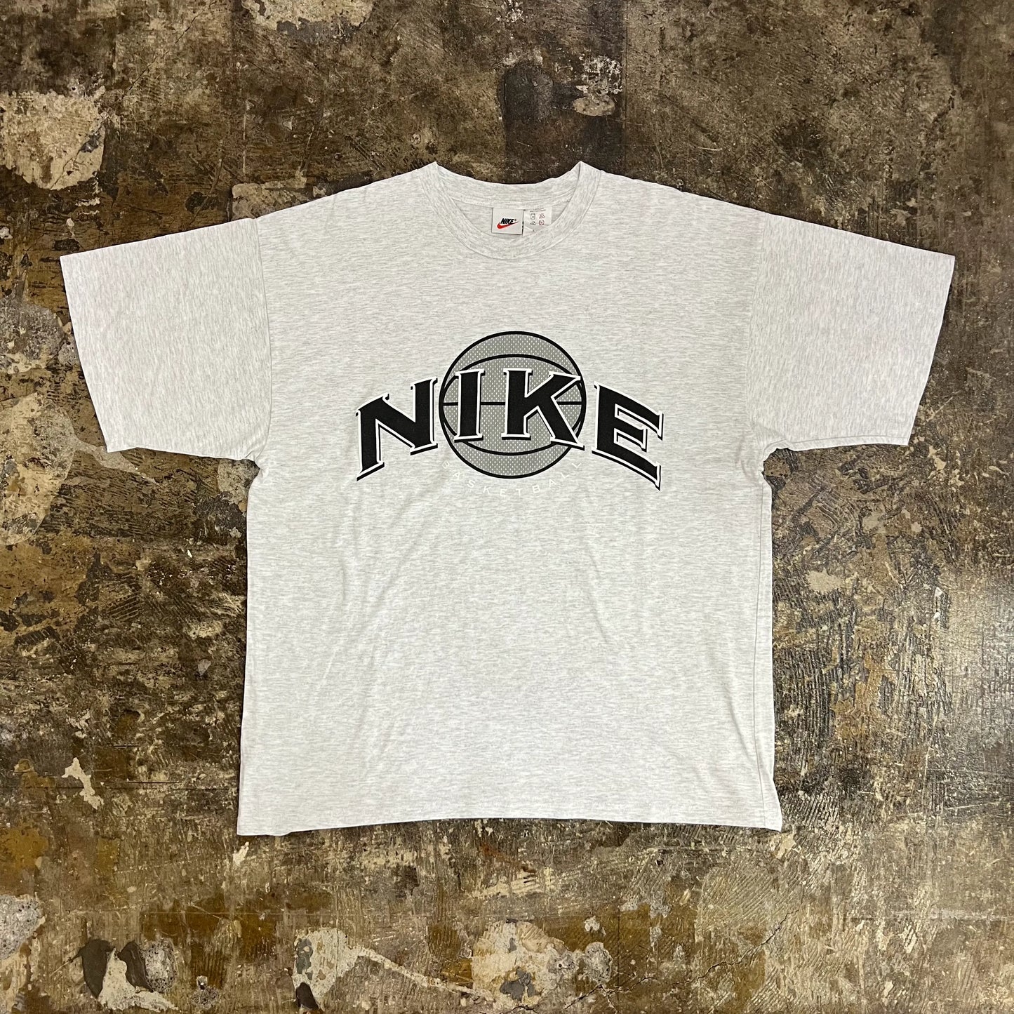 NIKE LOGO BASKETBALL T-SHIRT GREY